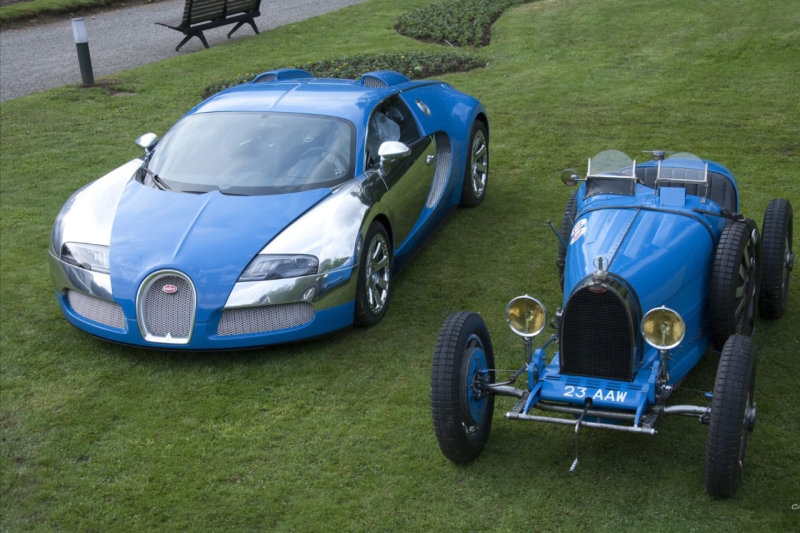 Bugatti Veyron Blau Centenaire Edition web