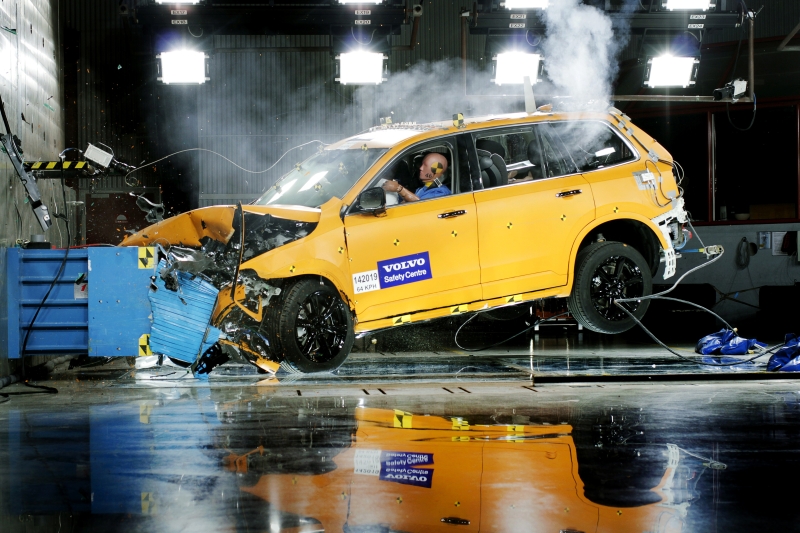 all_new_Volvo_XC90_front_offset_crash_test web