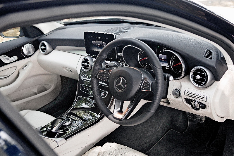 Mercedes-Benz C200 CGI (5) (800x534)