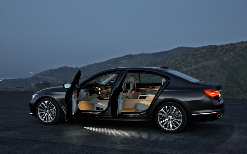 BOX 3 BMW Intelligent Lighting - Interior and Welcome Carpet web