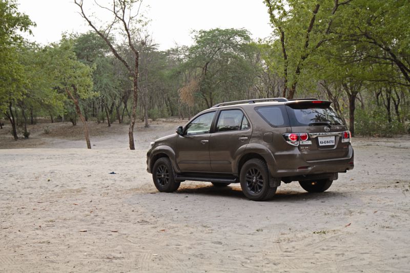2015 Toyota Fortuner 4x4 AT roadtest web 6