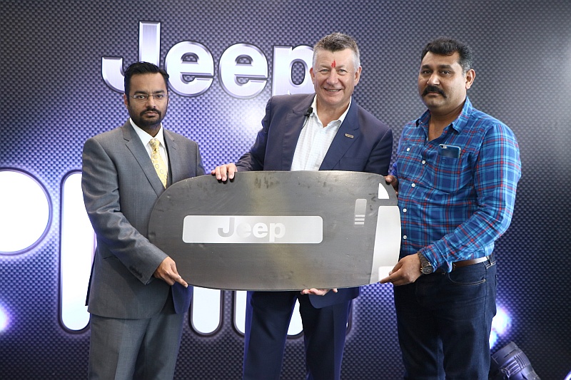 mr-kevin-flynn-president-and-managing-director-fca-india-inaugurated-indias-first-jeep-destination-store-in-ahmedabad