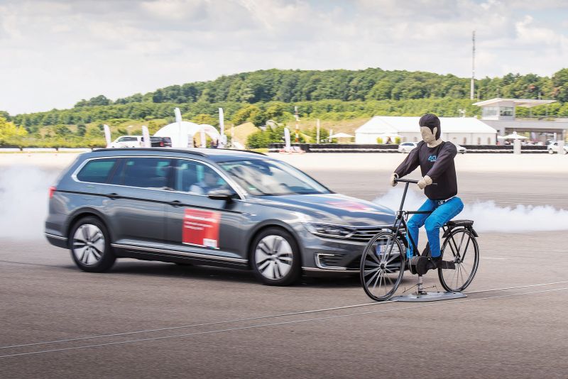 Bosch AEB cyclist active baking for safety on the roads