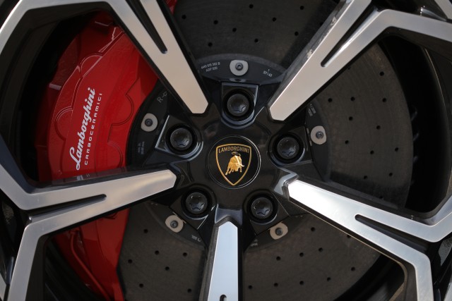 Lamborghini Urus First Drive Review