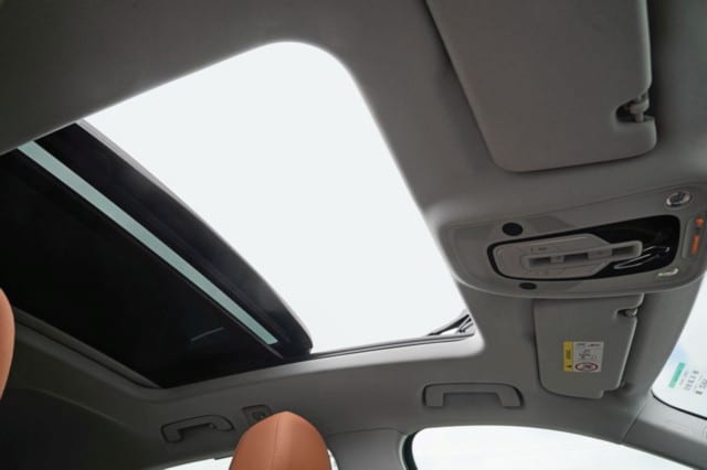 Audi e-tron sunroof
