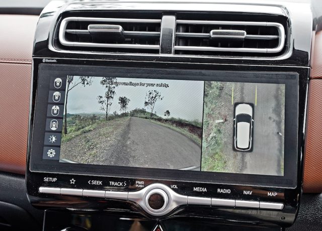 Hyundai Alcazar touchscreen display infotainment system