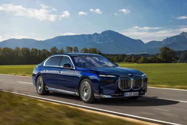 BMW 7 Series and i7 - Of Luxury and the Pleasure of Driving - Car India