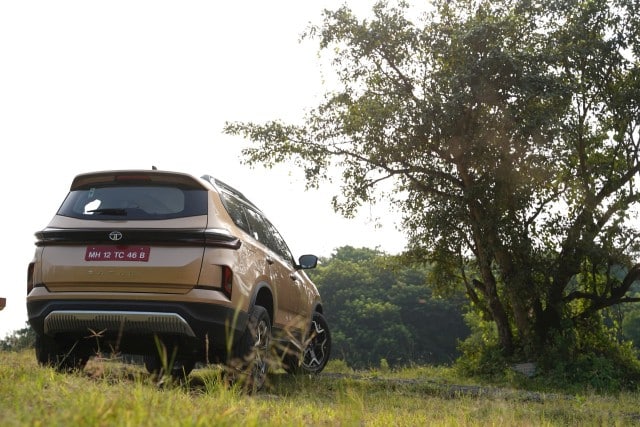 2024 Tata Safari rear