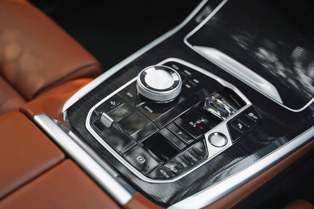 BMW X7 crystal console
