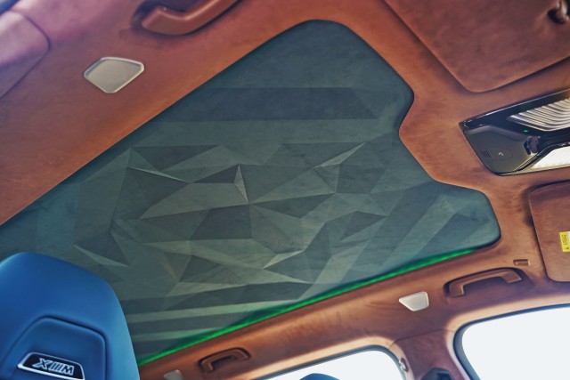 BMW XM review 3d roof