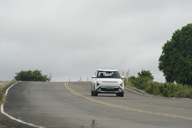 Kia Carens Clavis EV action