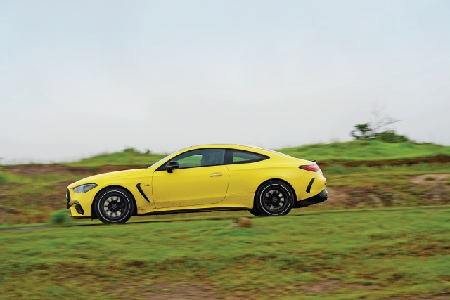 Mercedes AMG CLE 53 action side