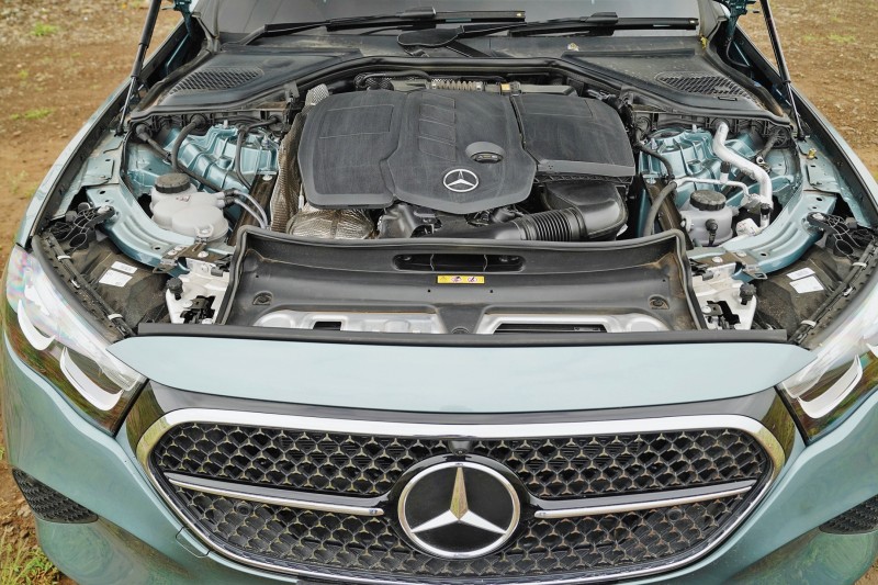 Mercedes-Benz E 220 d L diesel engine