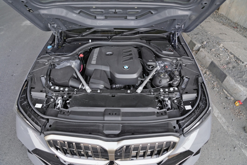 BMW 530Li engine
