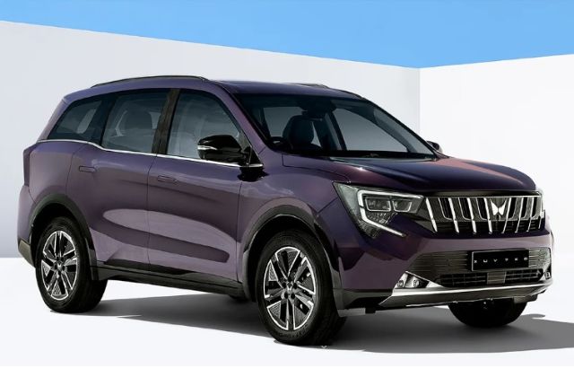 Mahindra XUV 7XO front three quarters