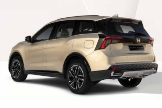Mahindra XUV 7XO rear three quarters