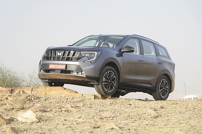 Mahindra XUV 7XO climb off road.web