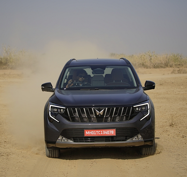 Mahindra XUV 7XO head on.web
