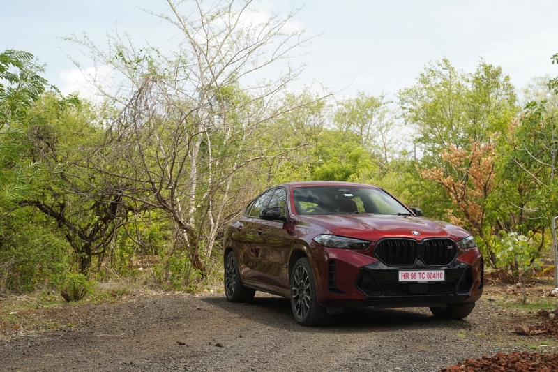 BMW X6 M60i static