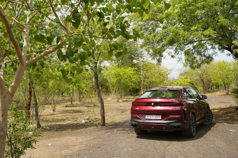 BMW X6 M60i rear
