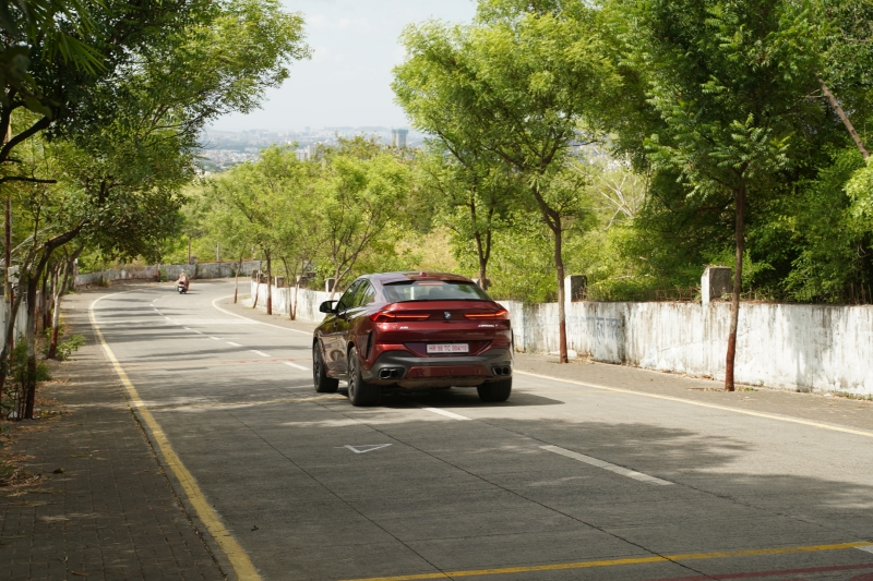 BMW X6 M60i rear action