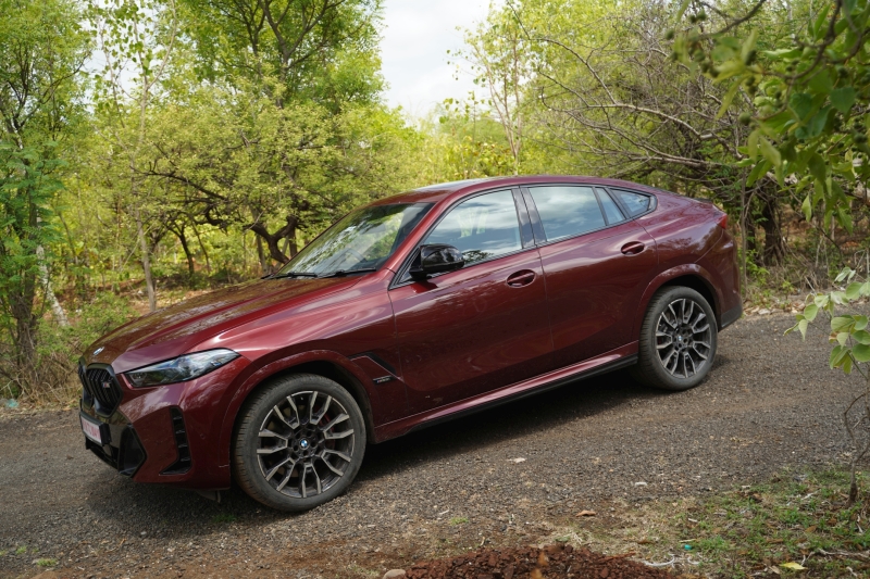 BMW X6 M60i side