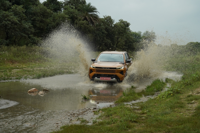 Toyota Hilux 4x4 AT splash