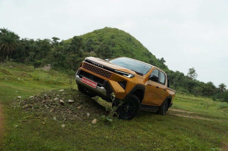 Toyota Hilux 4x4 AT static