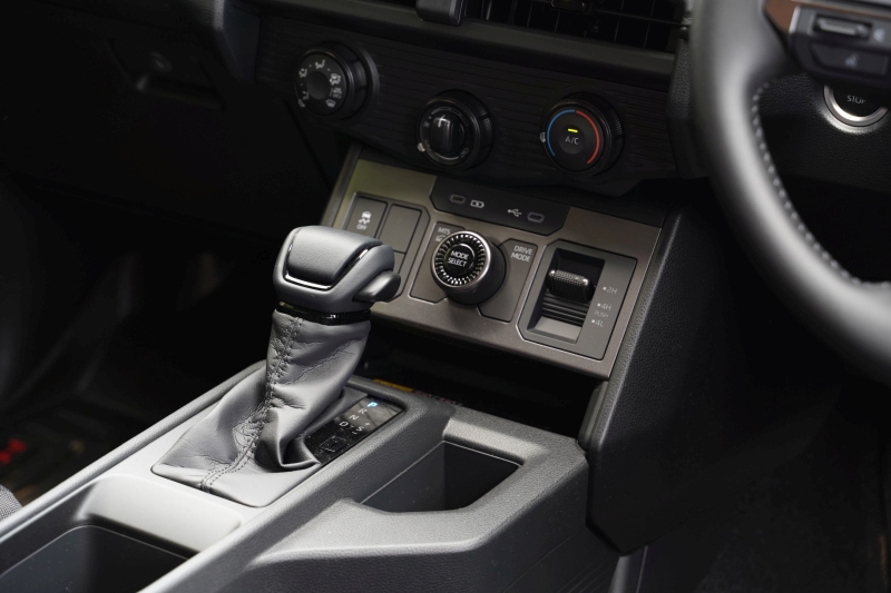 Toyota Hilux 4x4 AT lever