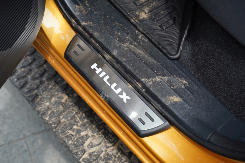 Toyota Hilux 4x4 AT door sill plate