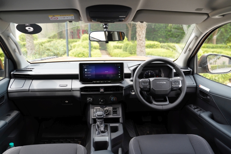 Toyota Hilux 4x4 AT cabin