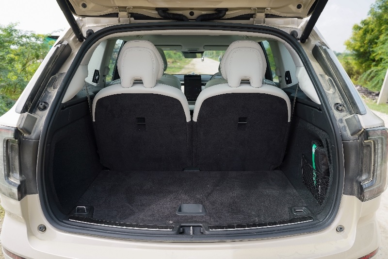 Volvo EX90 boot