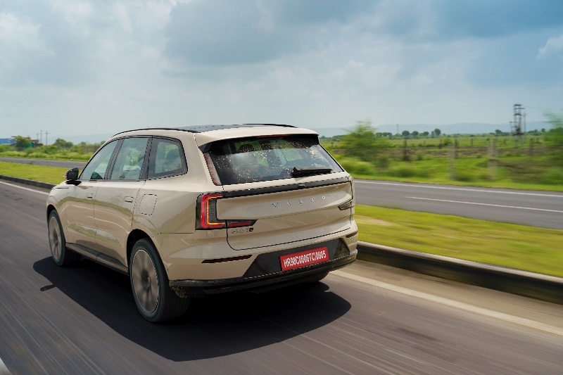 Volvo EX90 rear action