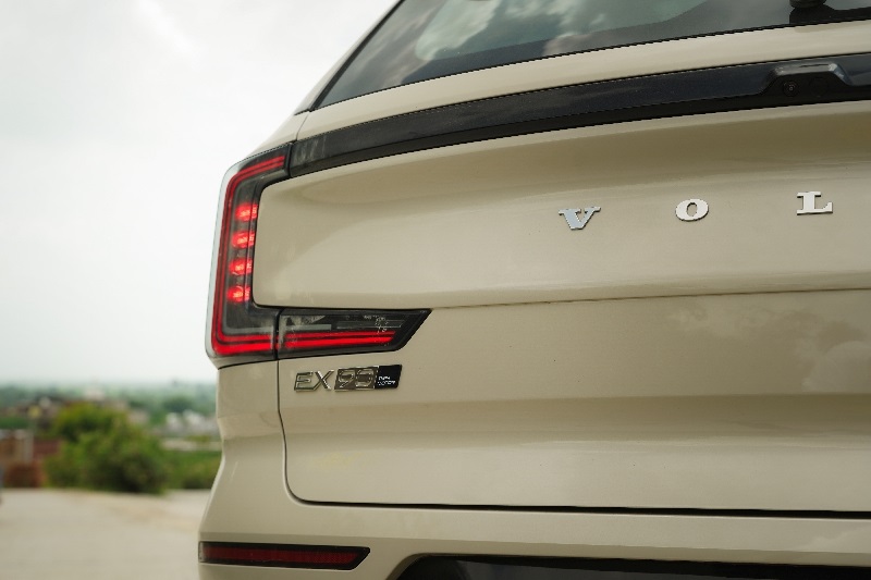 Volvo EX90 Twin Motor AWD badging