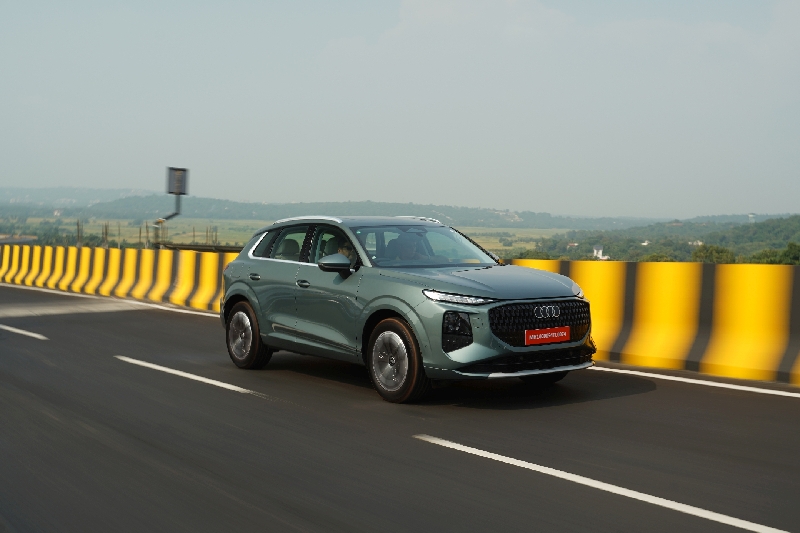 Audi Q3 action